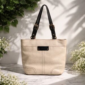 COACH 13089 White Black Pebbled Leather Purse